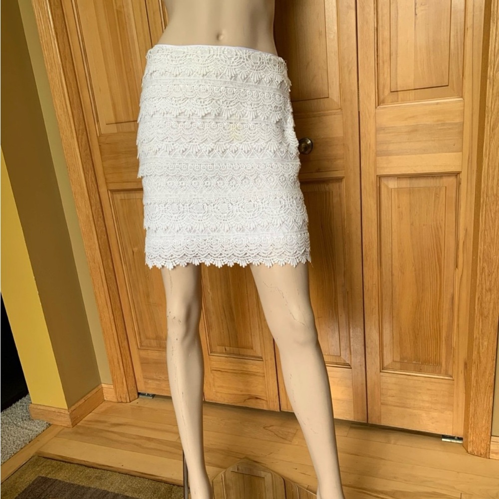 White House Black Market White Lace Crochet Tiered Mini Skirt Size 0 #101